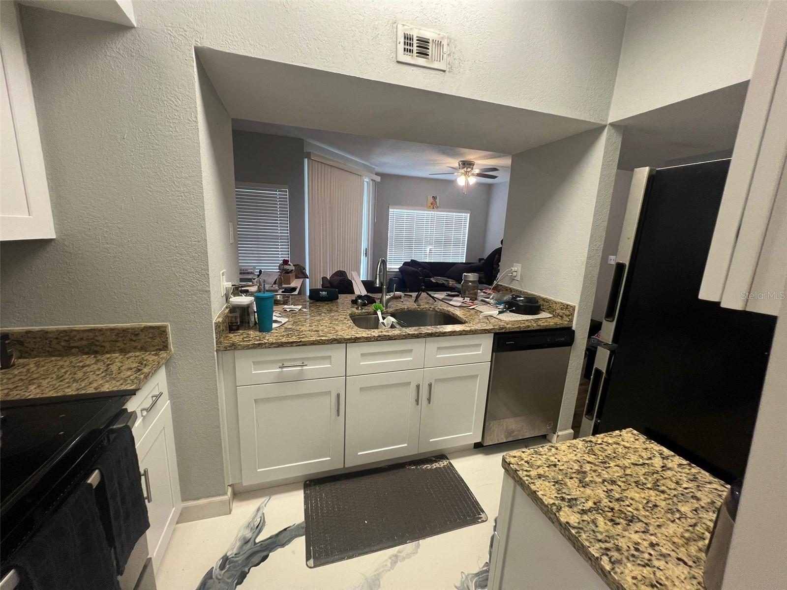 Image 6 of 13 For 2336 Midtown Terrace 922