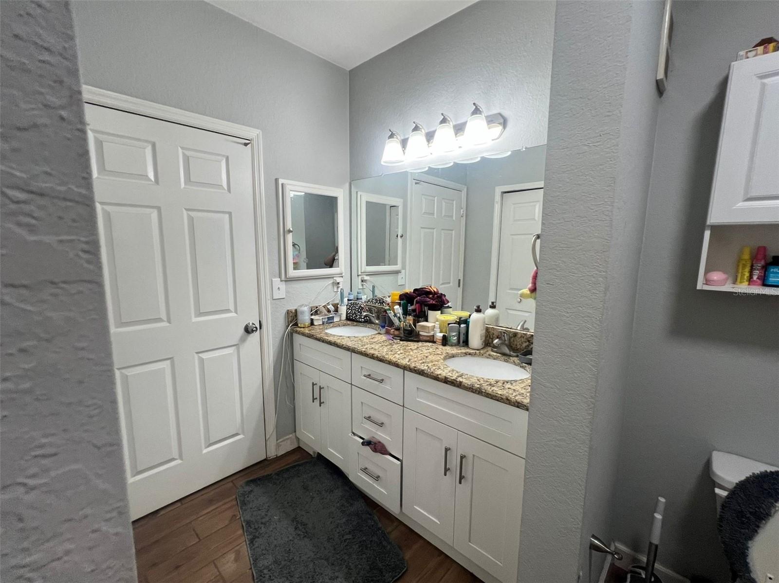 Image 9 of 13 For 2336 Midtown Terrace 922