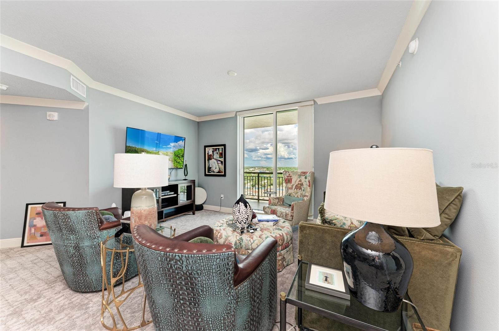 Image 18 of 61 For 800 N Tamiami Trl  1010