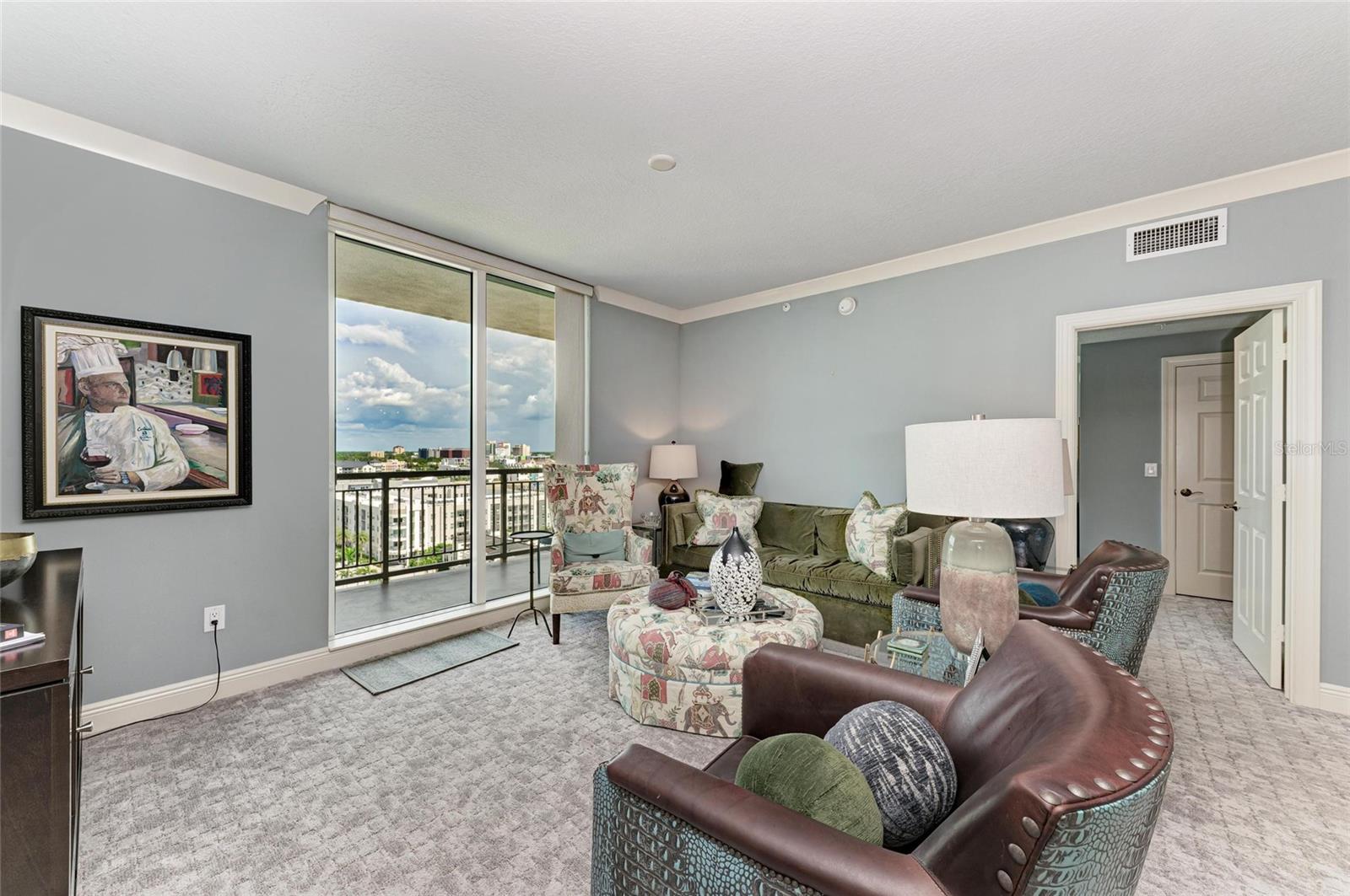 Image 19 of 61 For 800 N Tamiami Trl  1010