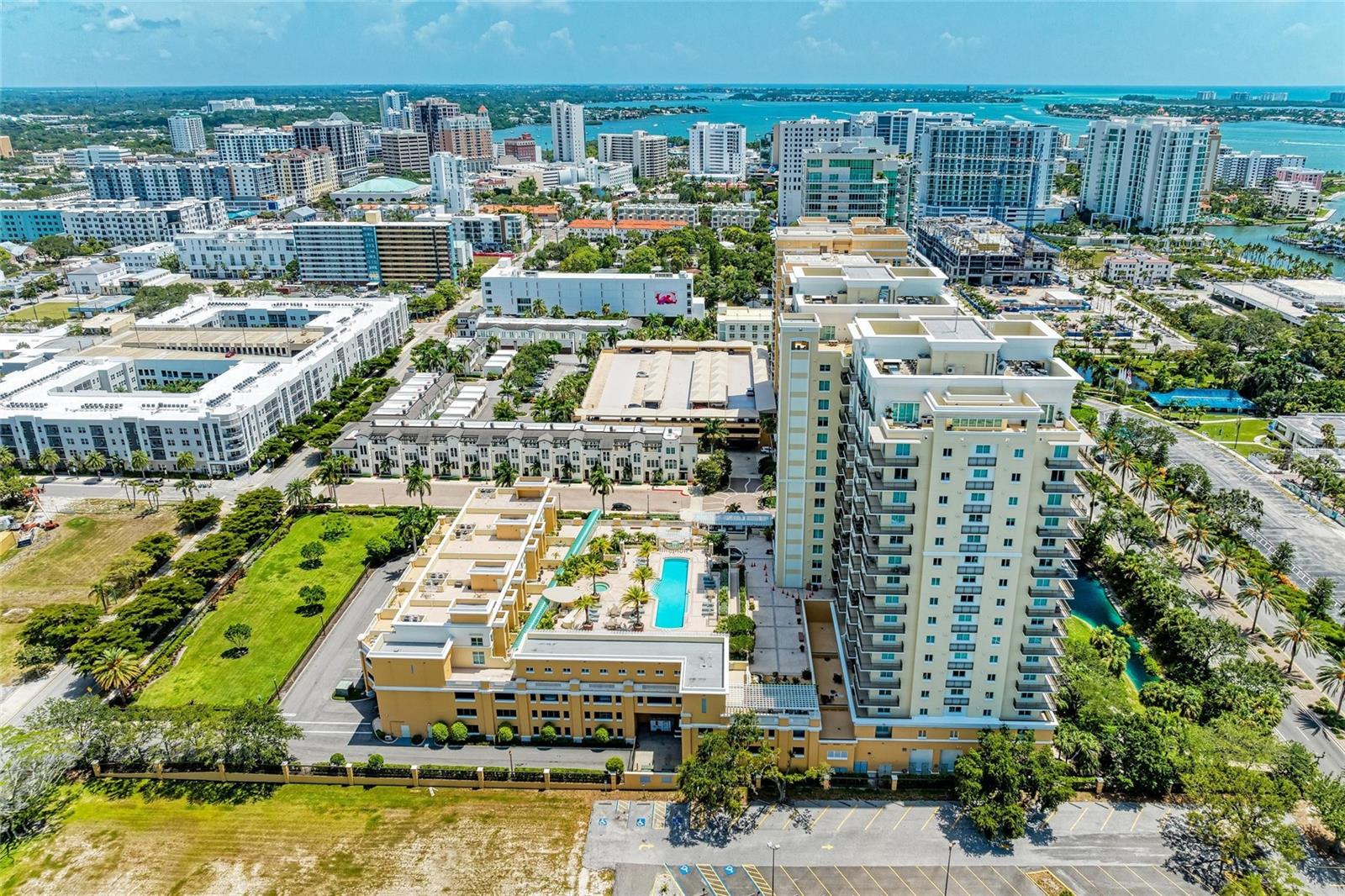 Image 2 of 61 For 800 N Tamiami Trl  1010