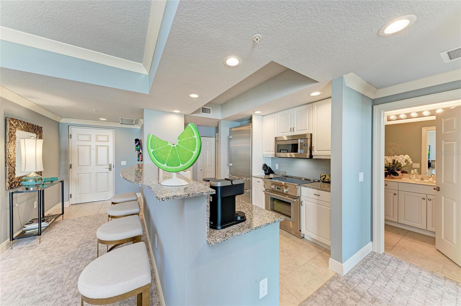 Image 22 of 61 For 800 N Tamiami Trl  1010