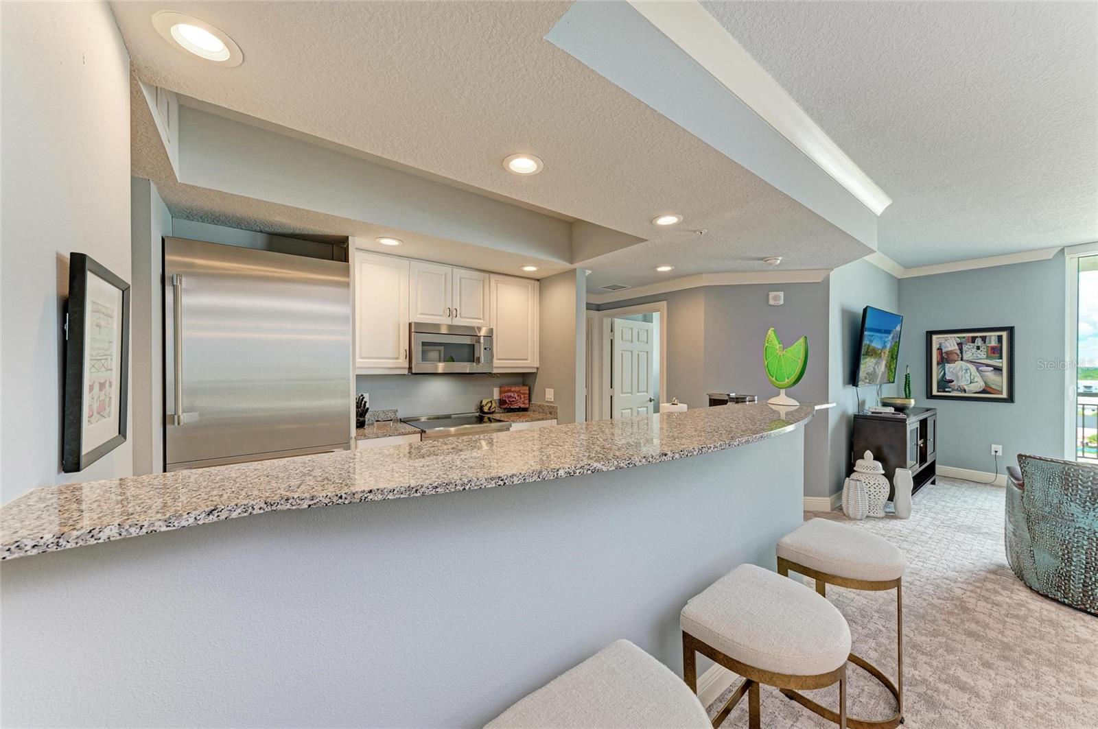 Image 24 of 61 For 800 N Tamiami Trl  1010