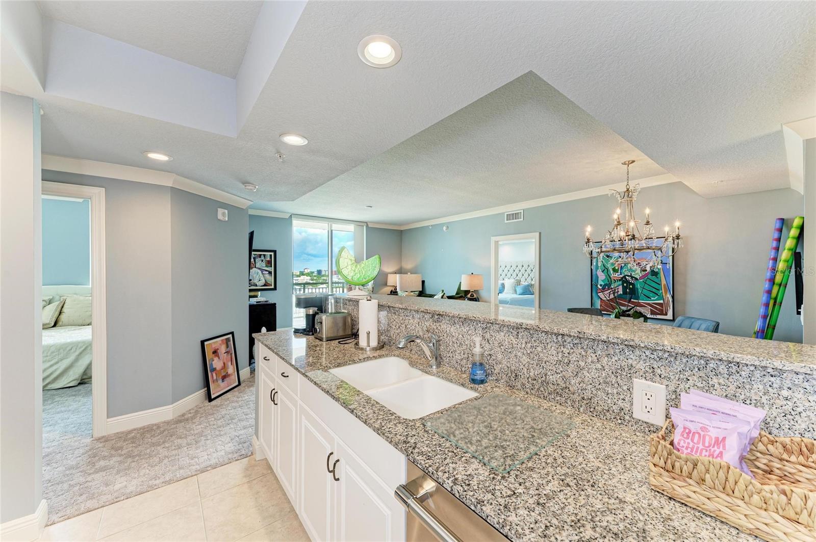 Image 25 of 61 For 800 N Tamiami Trl  1010