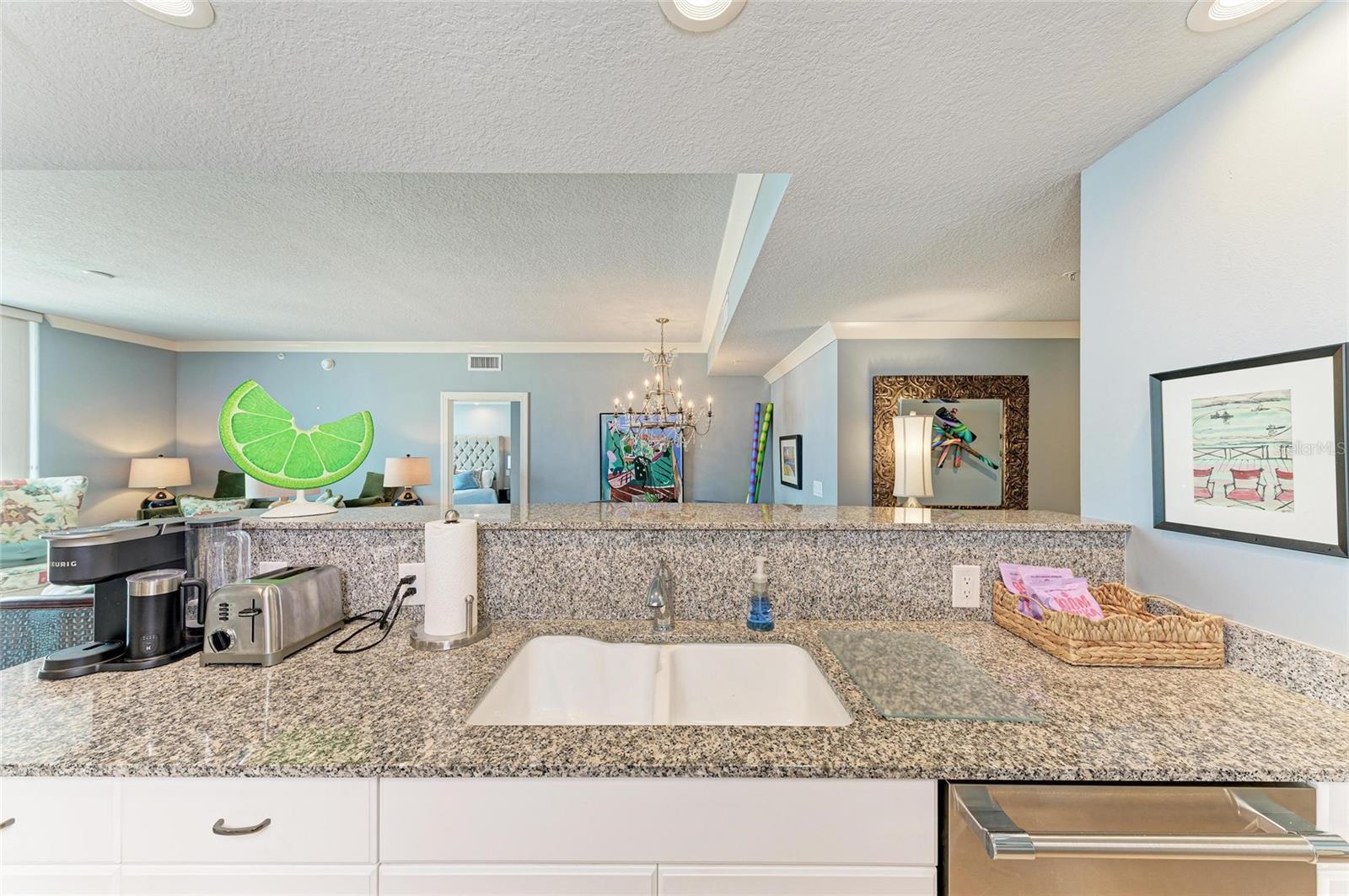 Image 27 of 61 For 800 N Tamiami Trl  1010