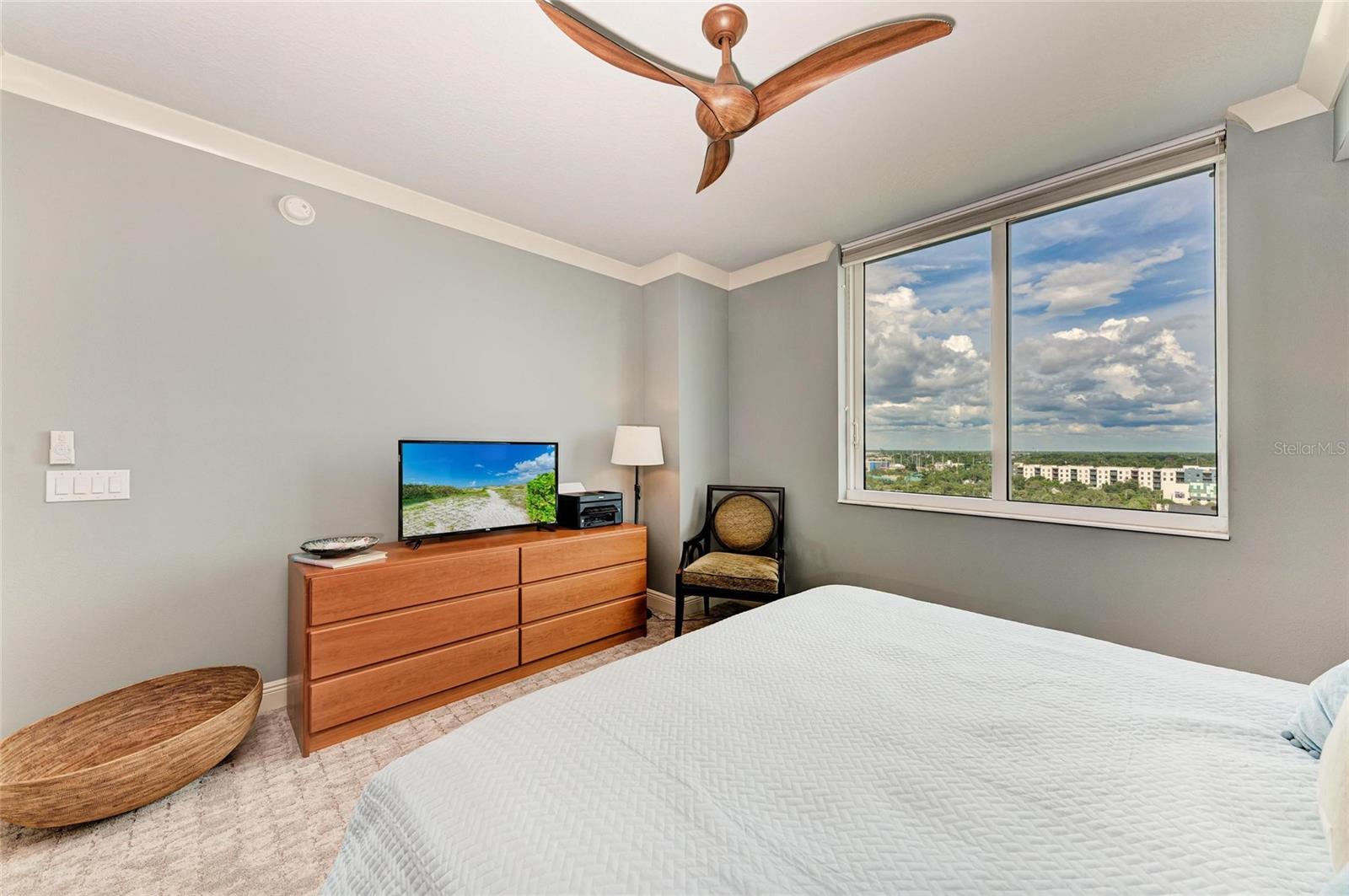 Image 30 of 61 For 800 N Tamiami Trl  1010