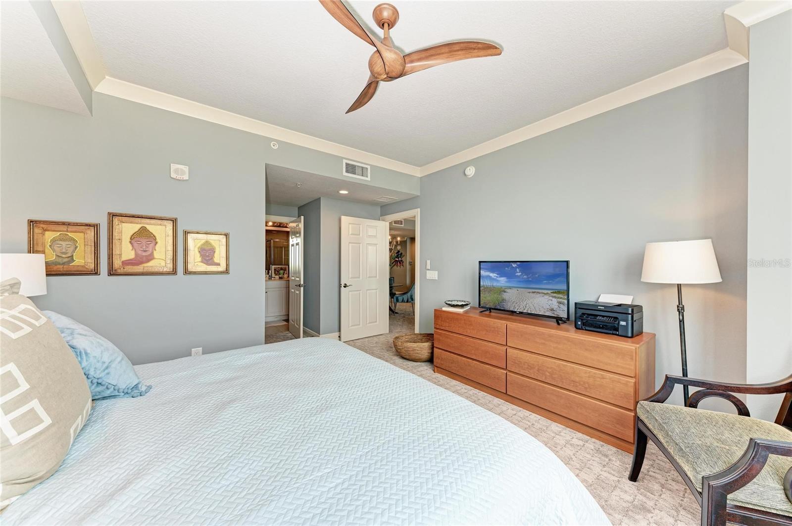 Image 31 of 61 For 800 N Tamiami Trl  1010