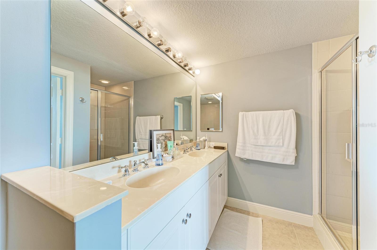 Image 32 of 61 For 800 N Tamiami Trl  1010