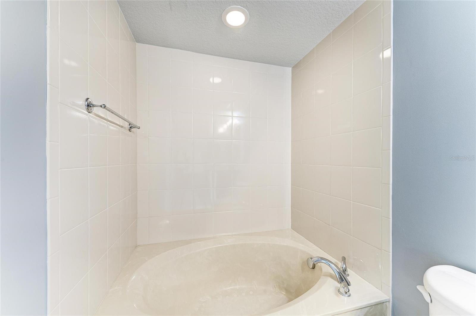 Image 33 of 61 For 800 N Tamiami Trl  1010