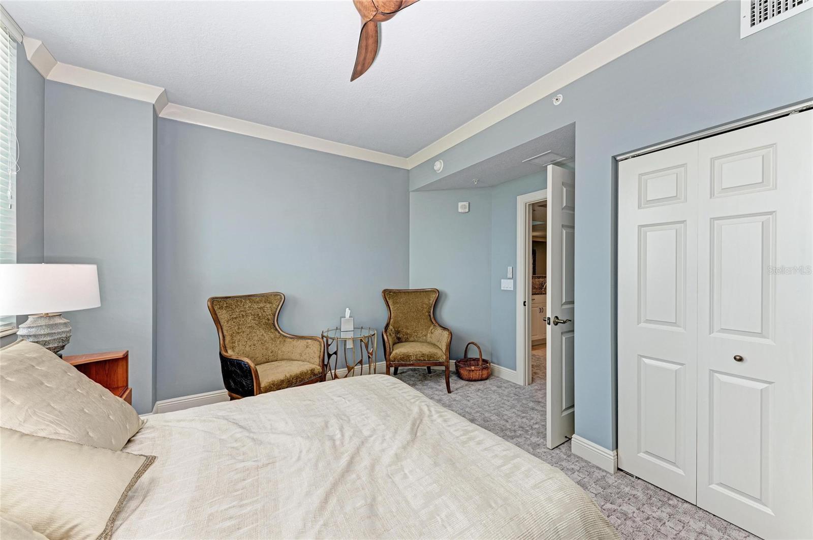 Image 36 of 61 For 800 N Tamiami Trl  1010