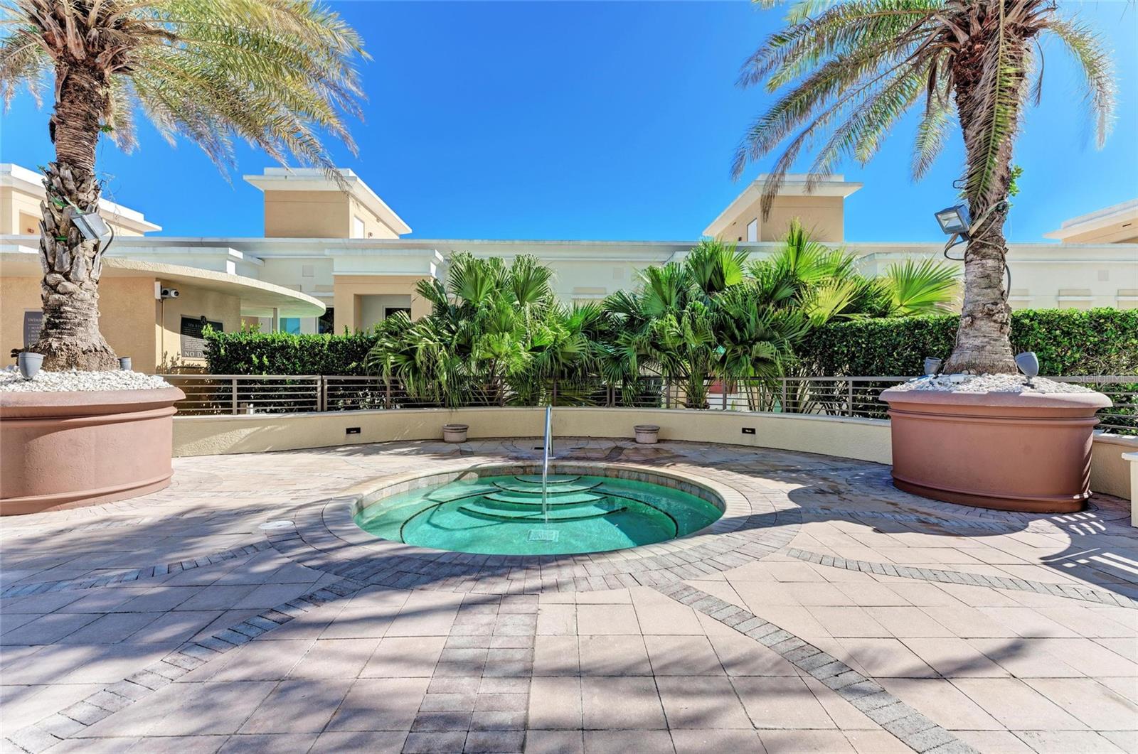 Image 42 of 61 For 800 N Tamiami Trl  1010