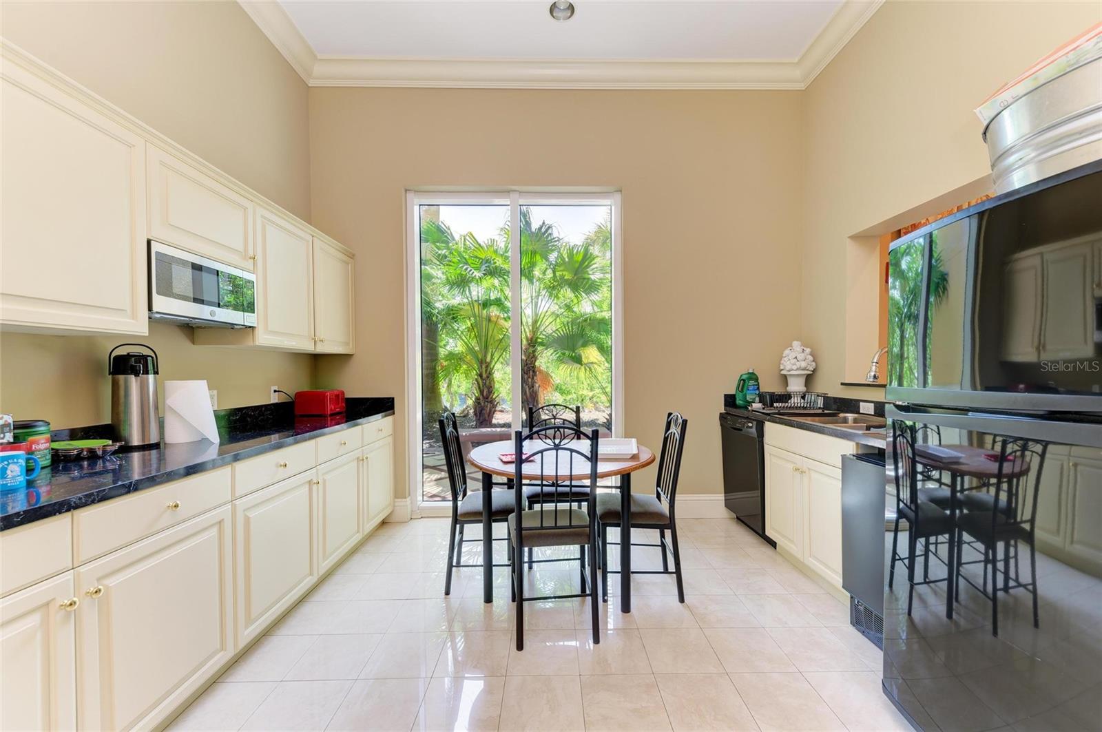 Image 50 of 61 For 800 N Tamiami Trl  1010