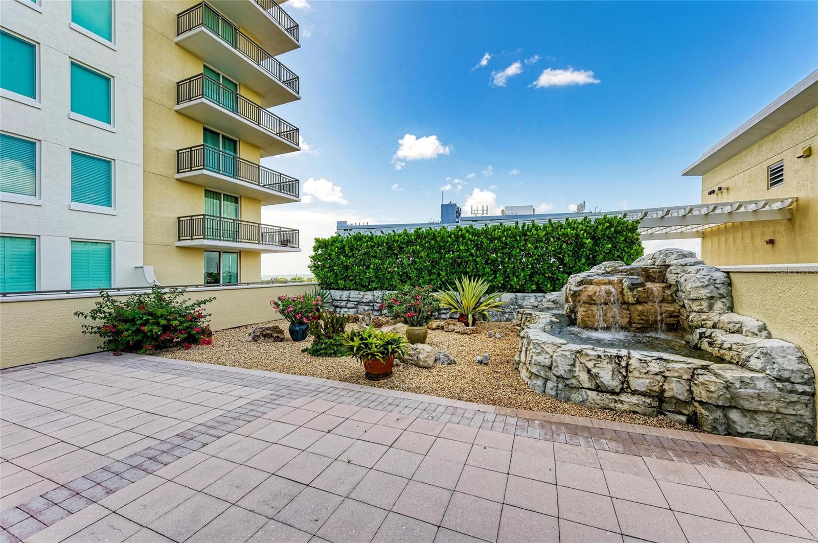Image 57 of 61 For 800 N Tamiami Trl  1010