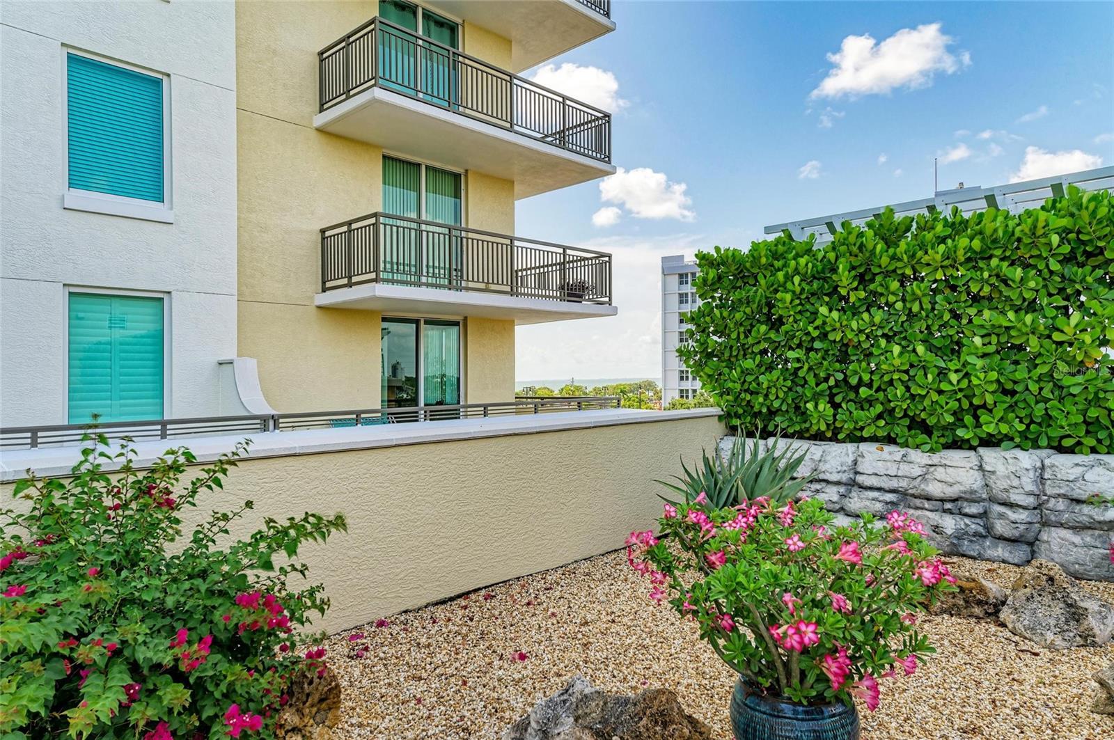 Image 58 of 61 For 800 N Tamiami Trl  1010