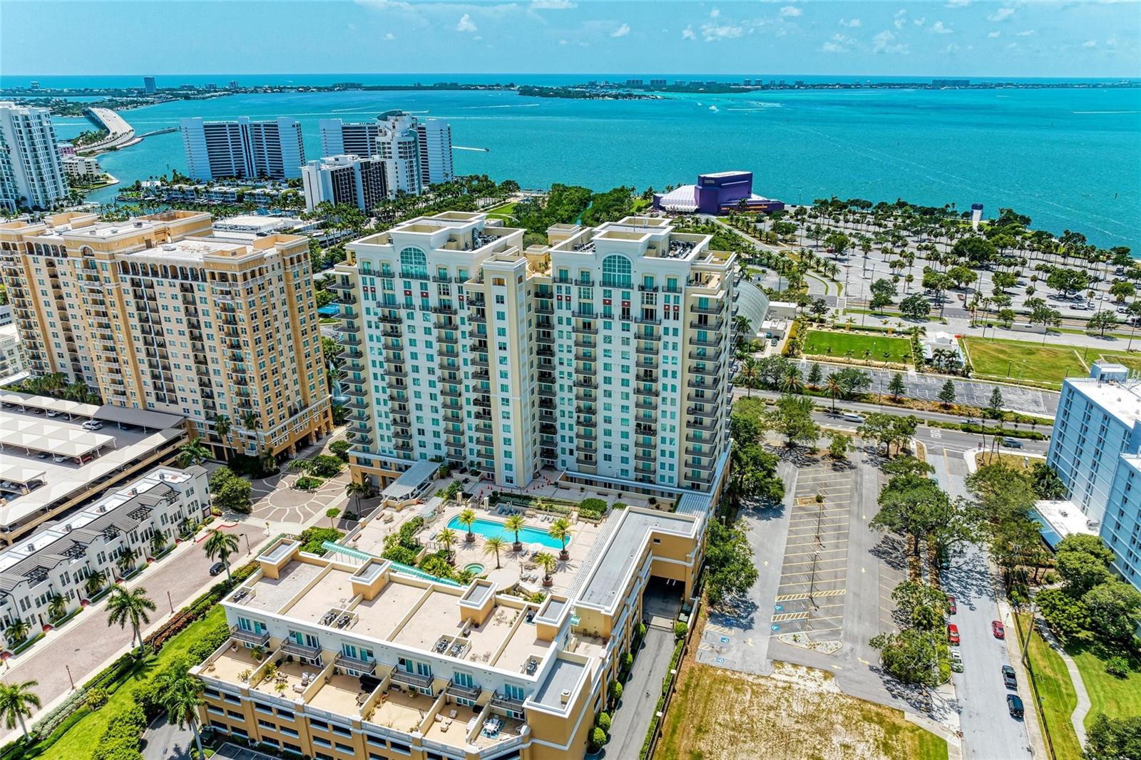 Image 59 of 61 For 800 N Tamiami Trl  1010