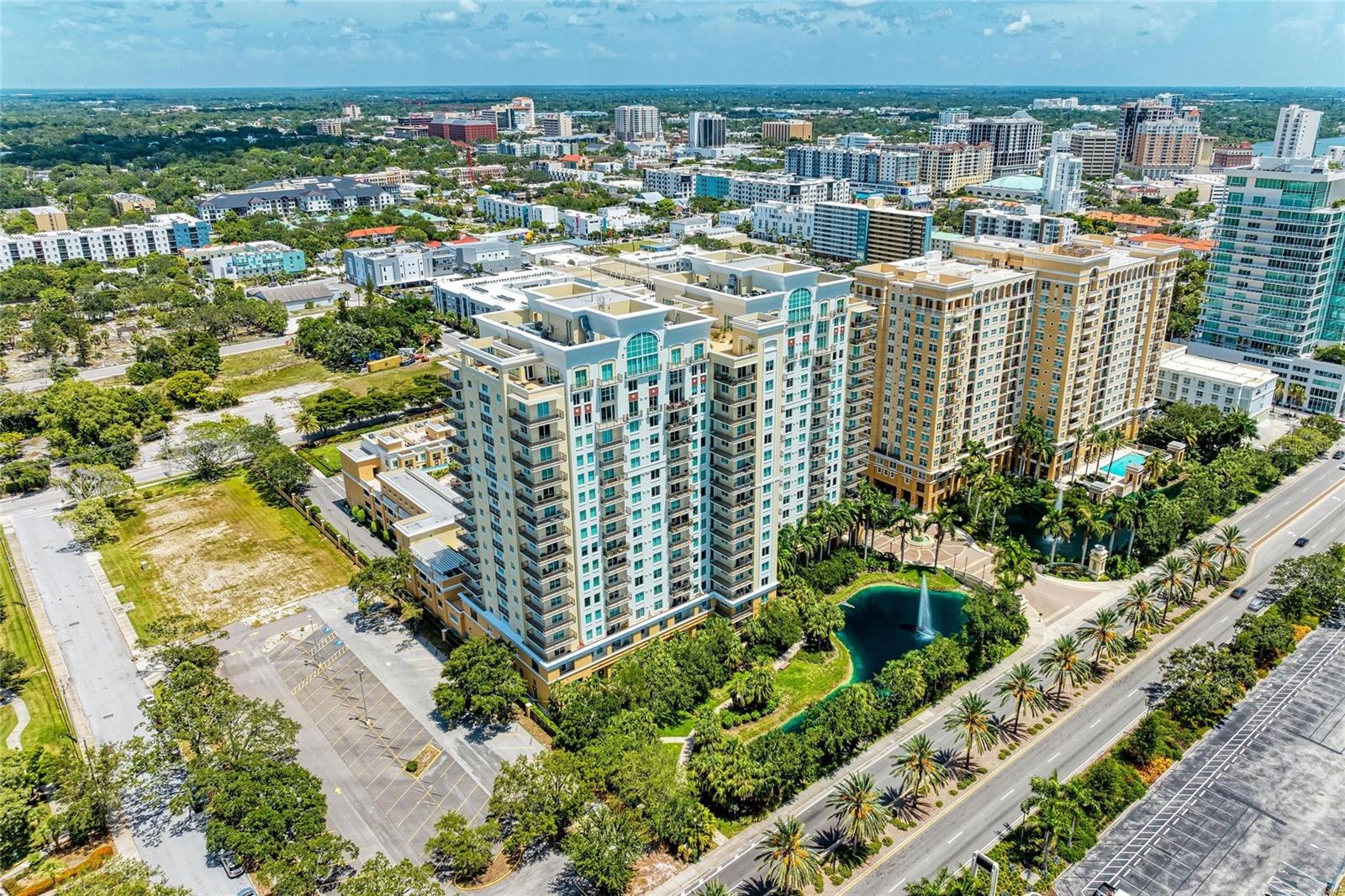 Image 7 of 61 For 800 N Tamiami Trl  1010