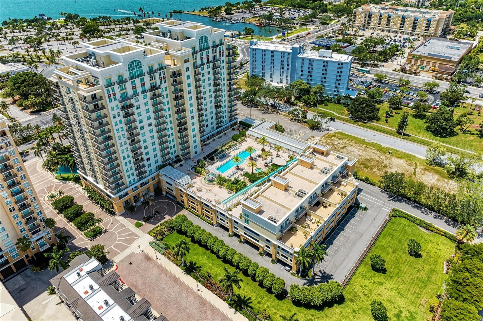Image 8 of 61 For 800 N Tamiami Trl  1010
