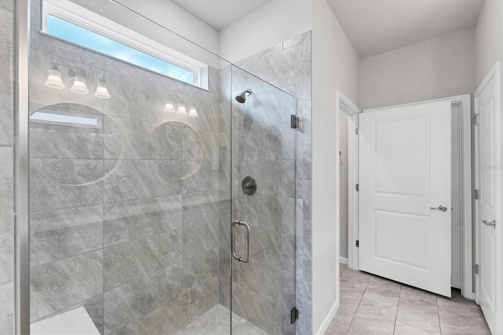 Image 21 of 73 For 8617 Backshore Lane