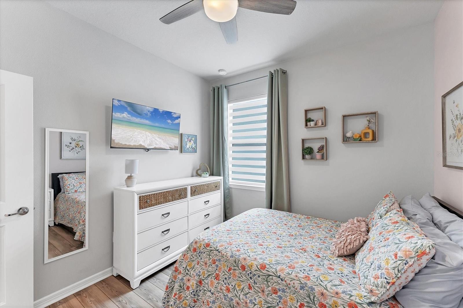 Image 23 of 73 For 8617 Backshore Lane