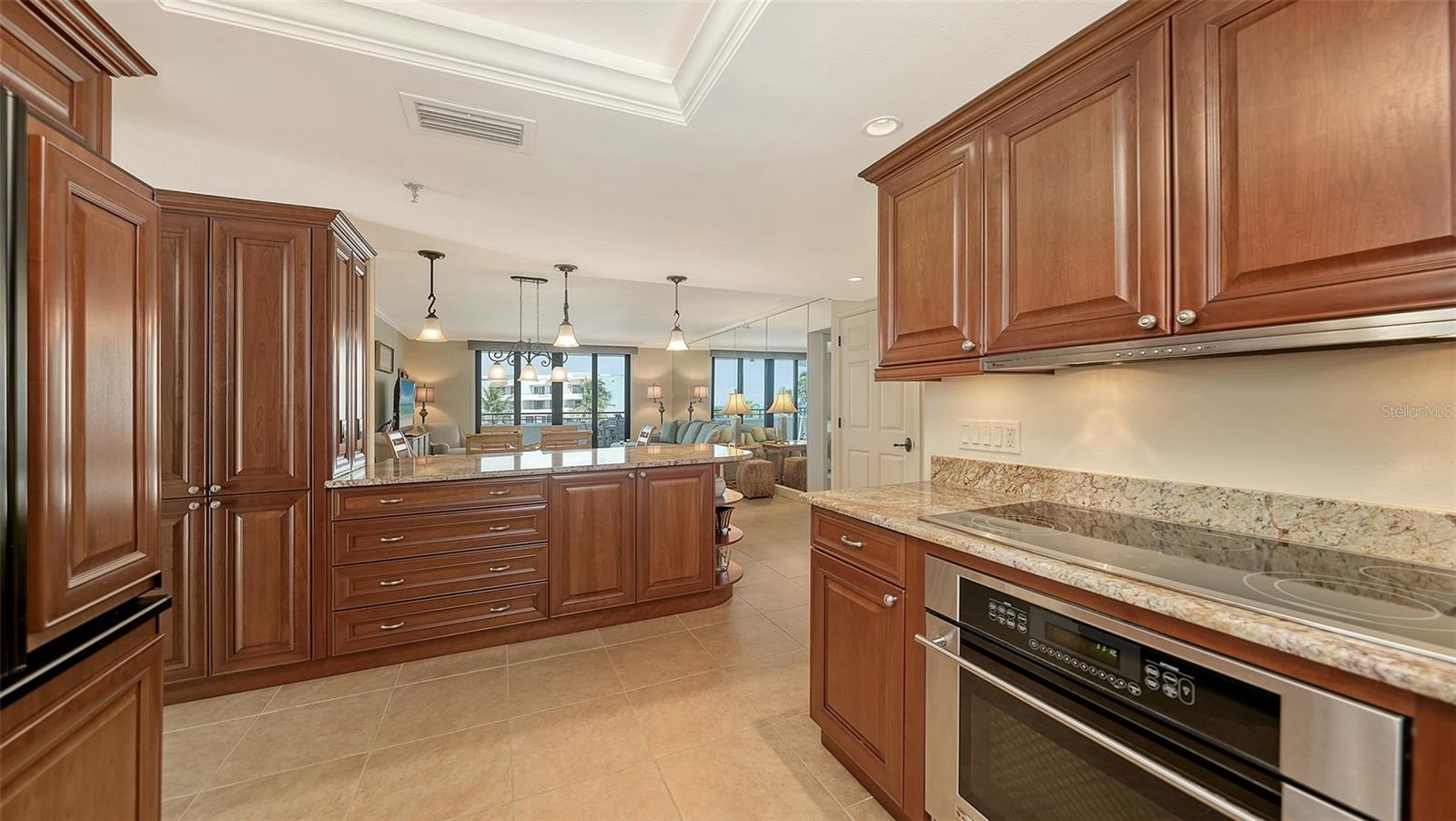 Image 29 of 86 For 1445 Gulf Of Mexico Drive 404