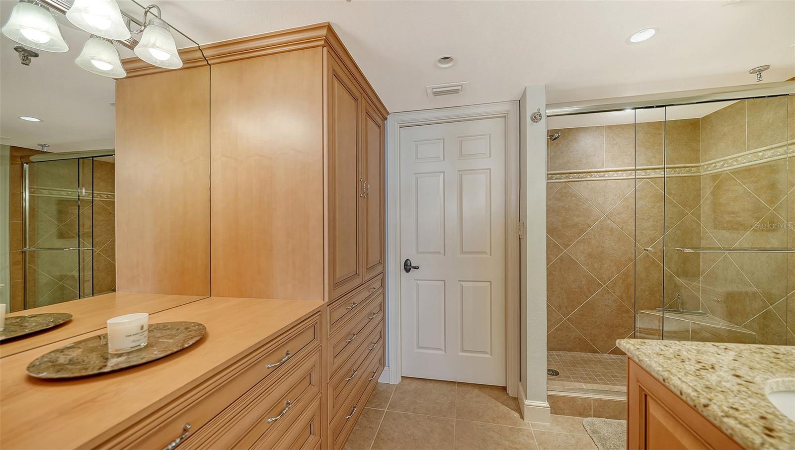 Image 38 of 86 For 1445 Gulf Of Mexico Drive 404