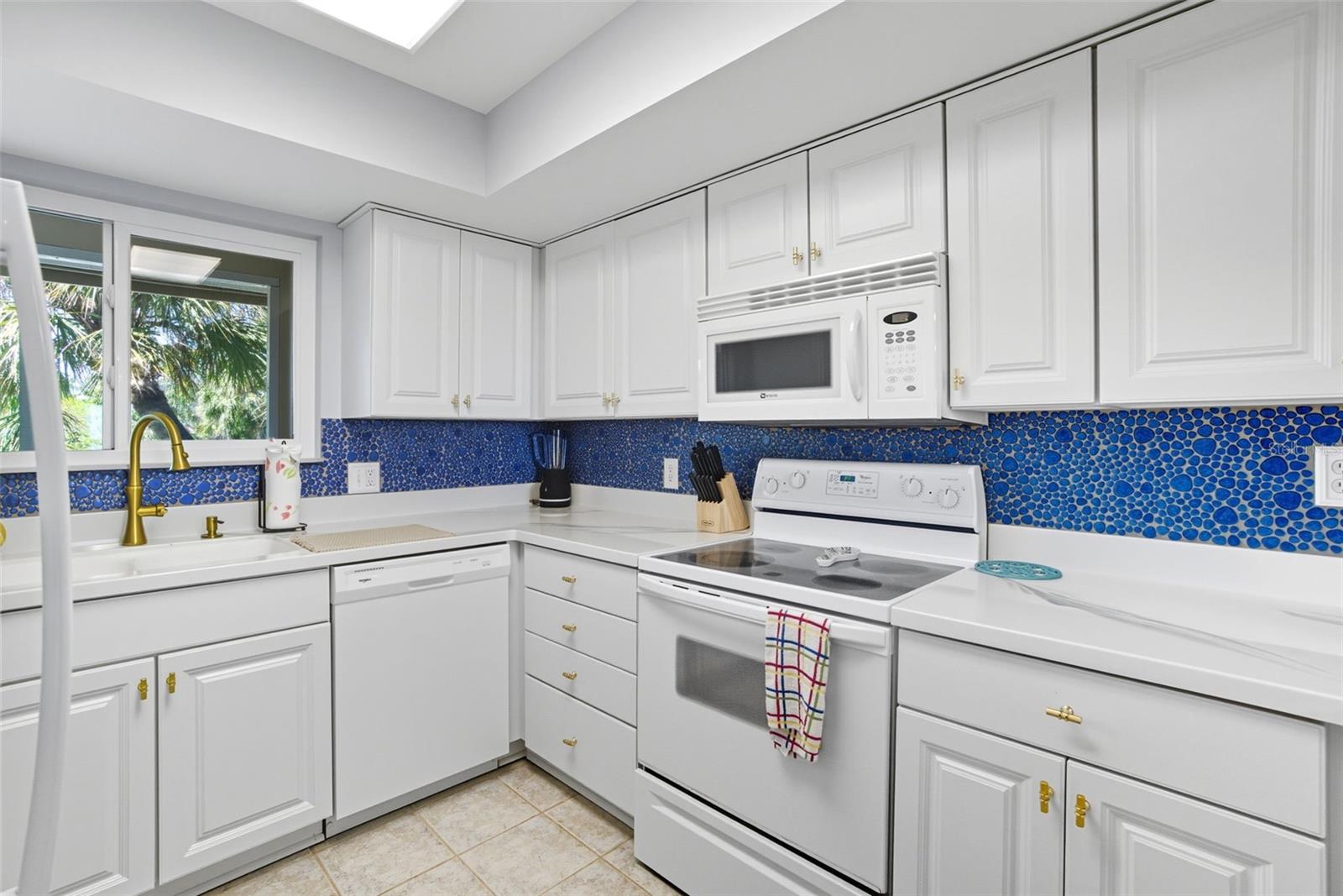 Image 17 of 33 For 749 Manatee Avenue