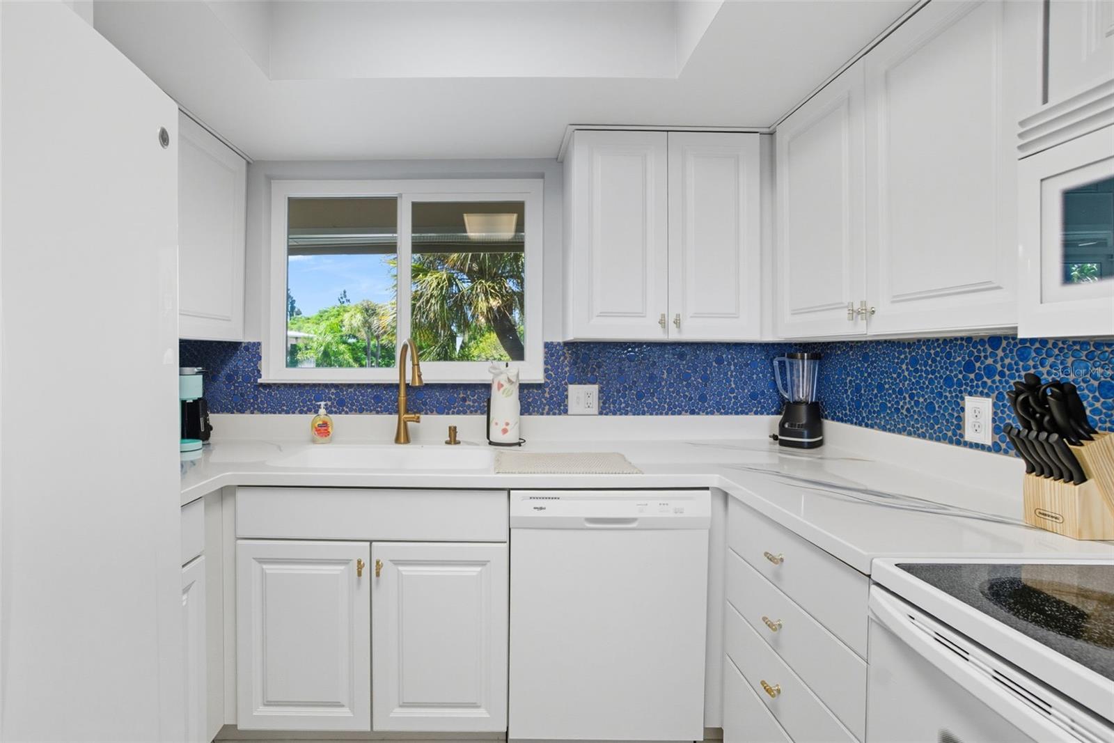 Image 18 of 33 For 749 Manatee Avenue