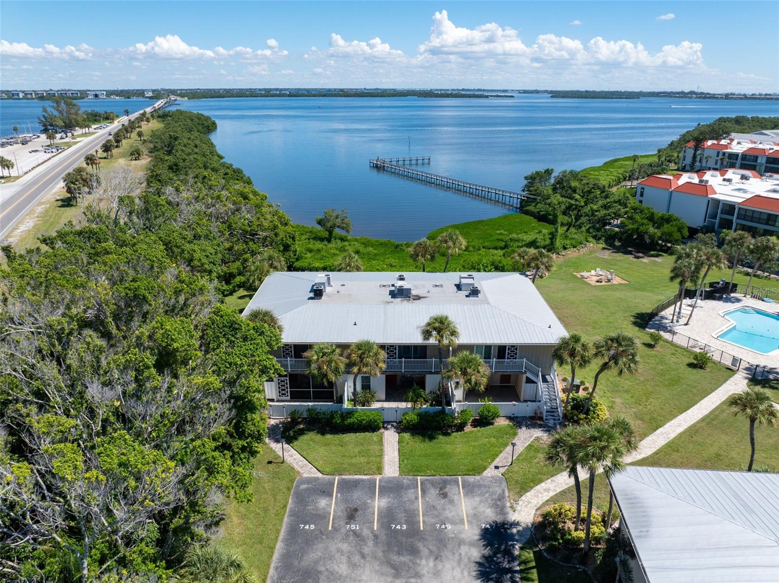 Image 19 of 33 For 749 Manatee Avenue