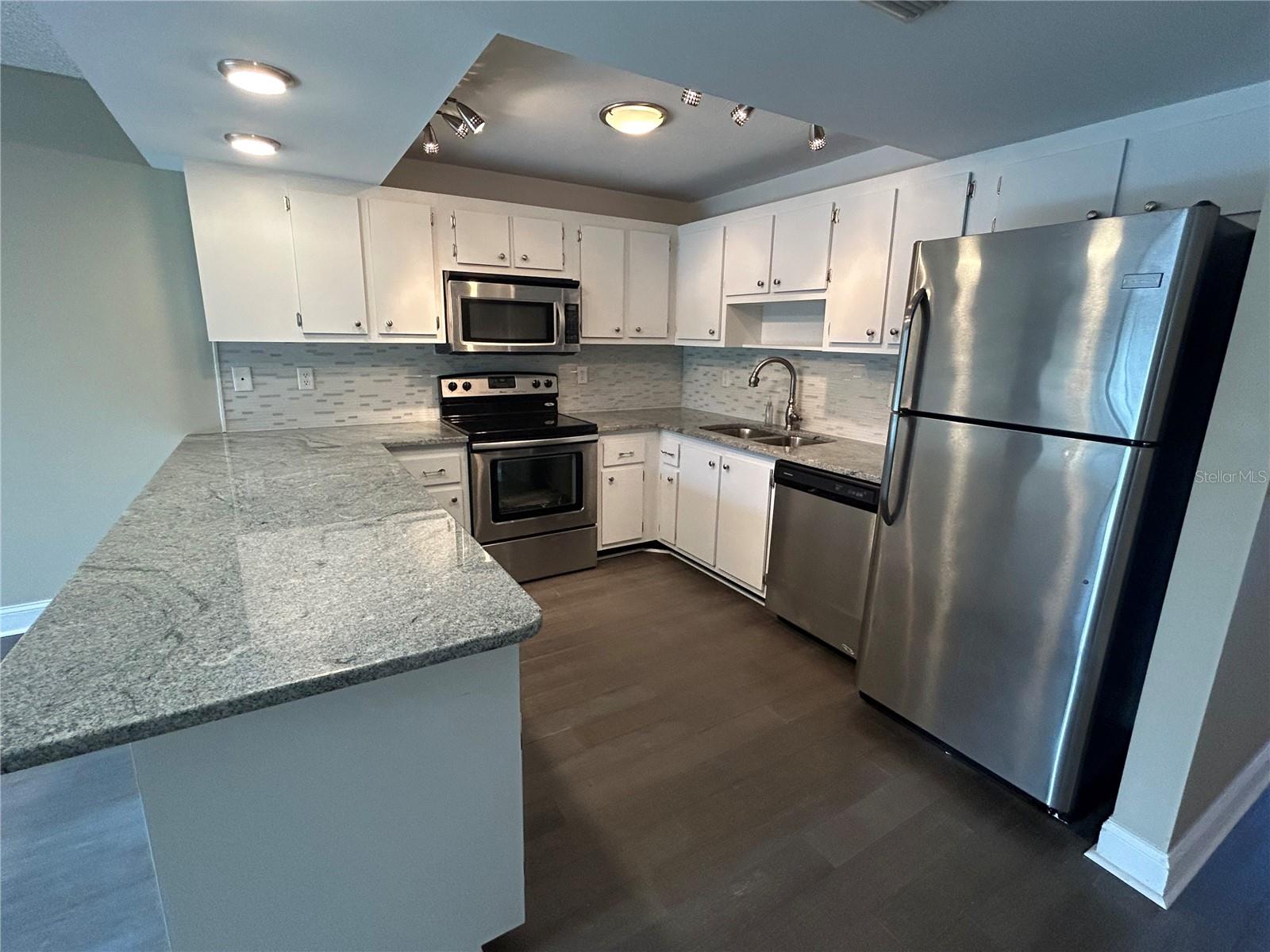 Image 3 of 23 For 425 30th Avenue W C212