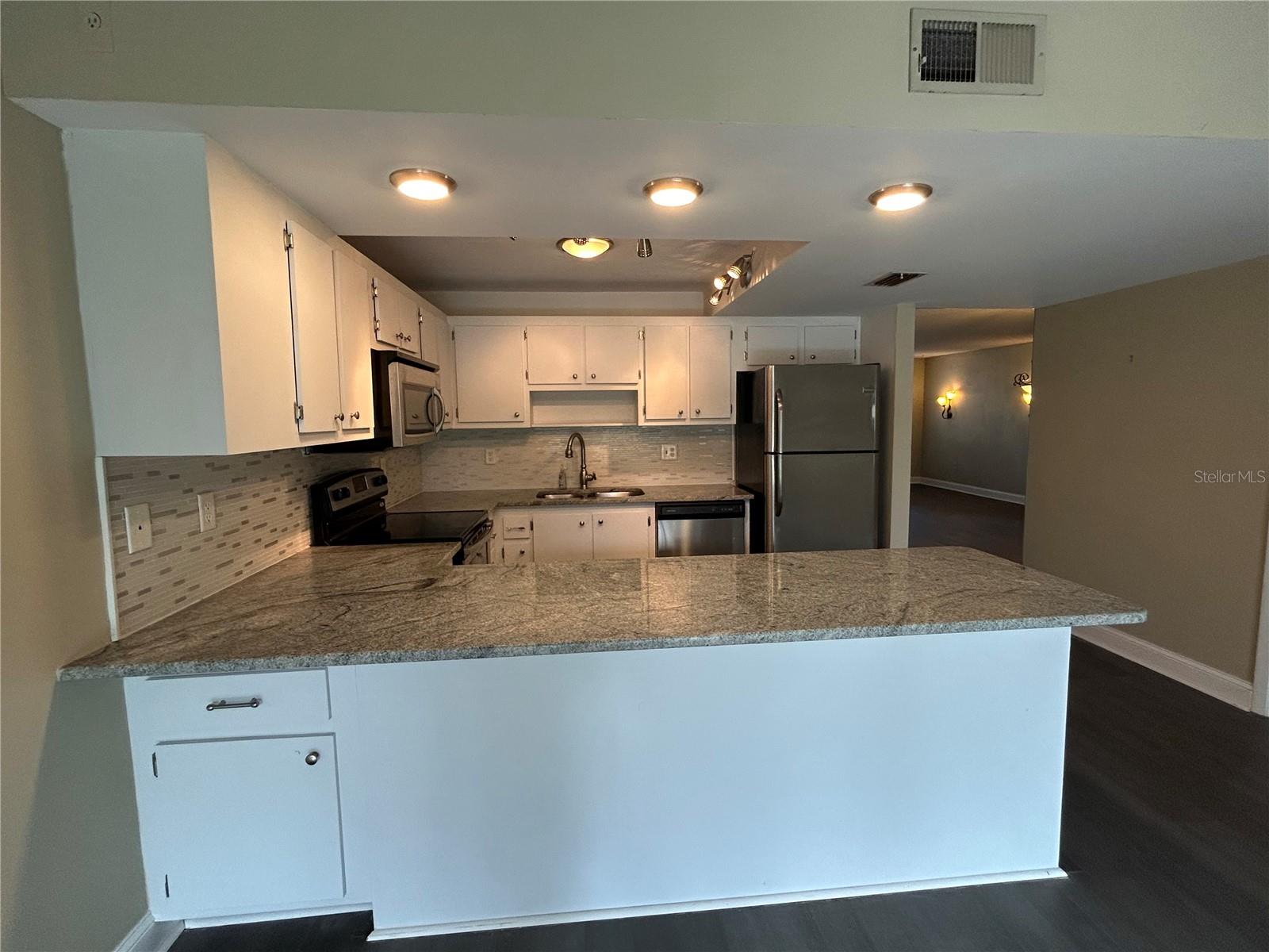 Image 4 of 23 For 425 30th Avenue W C212