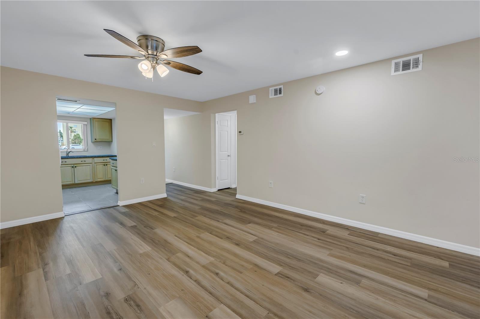 Image 16 of 40 For 3500 Lake Bayshore Drive K101