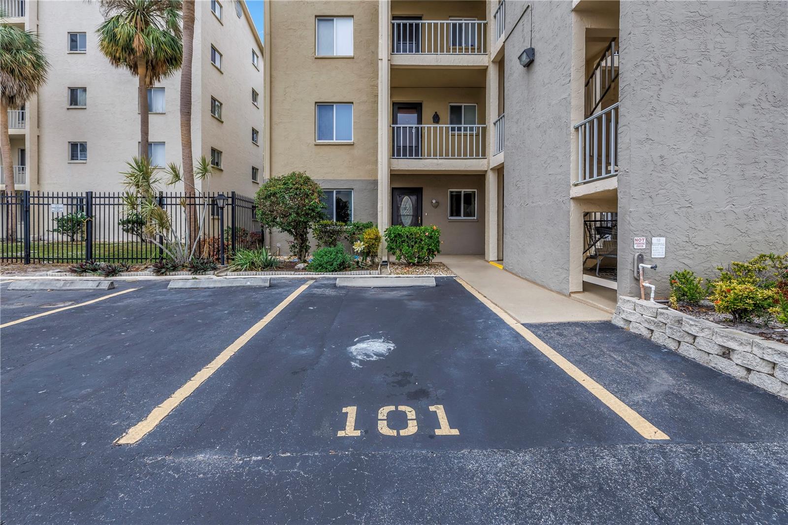 Image 4 of 40 For 3500 Lake Bayshore Drive K101