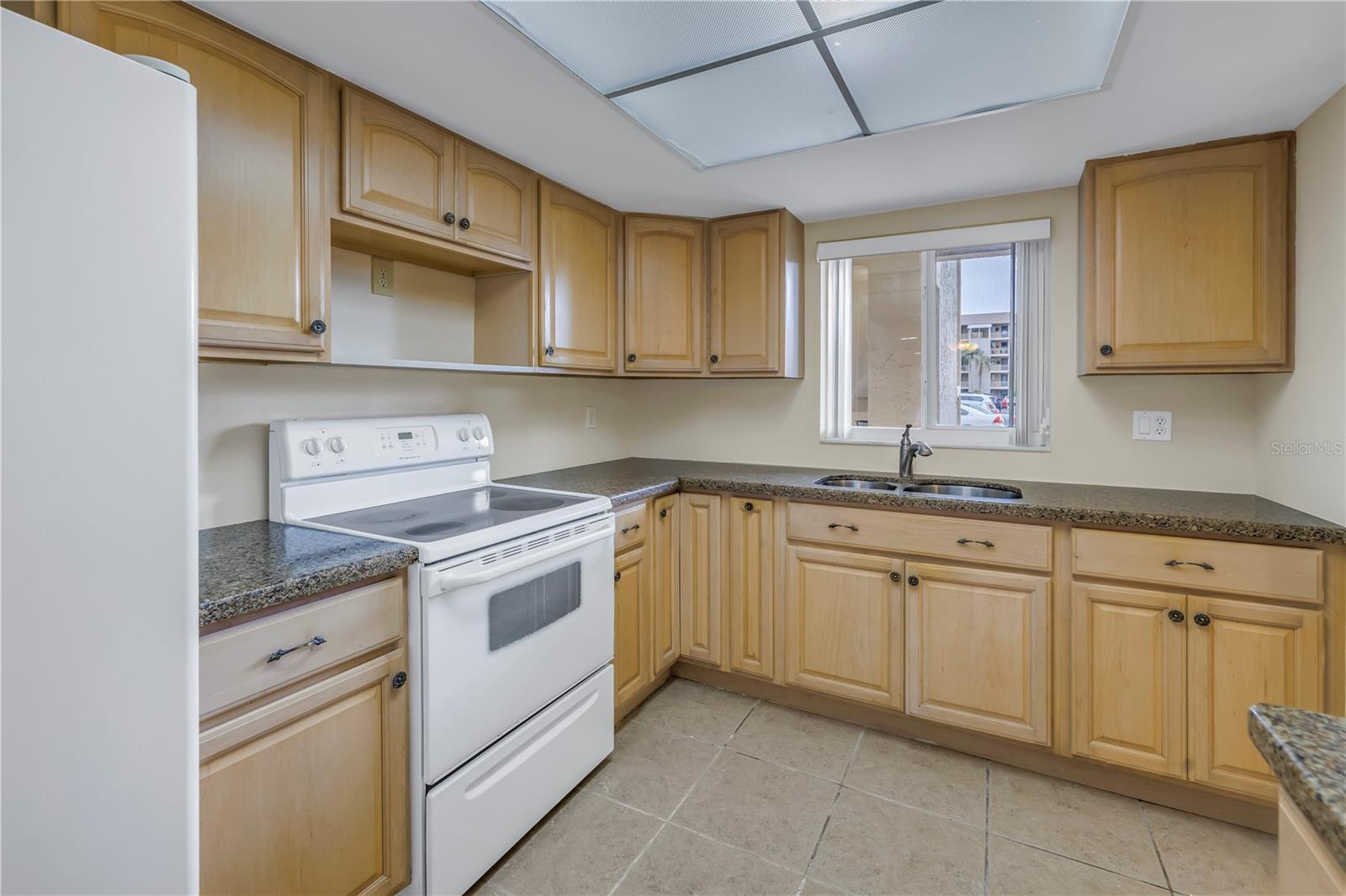 Image 6 of 40 For 3500 Lake Bayshore Drive K101