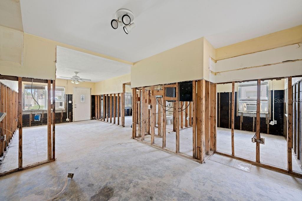 Image 11 of 50 For 14050 Miramar Avenue