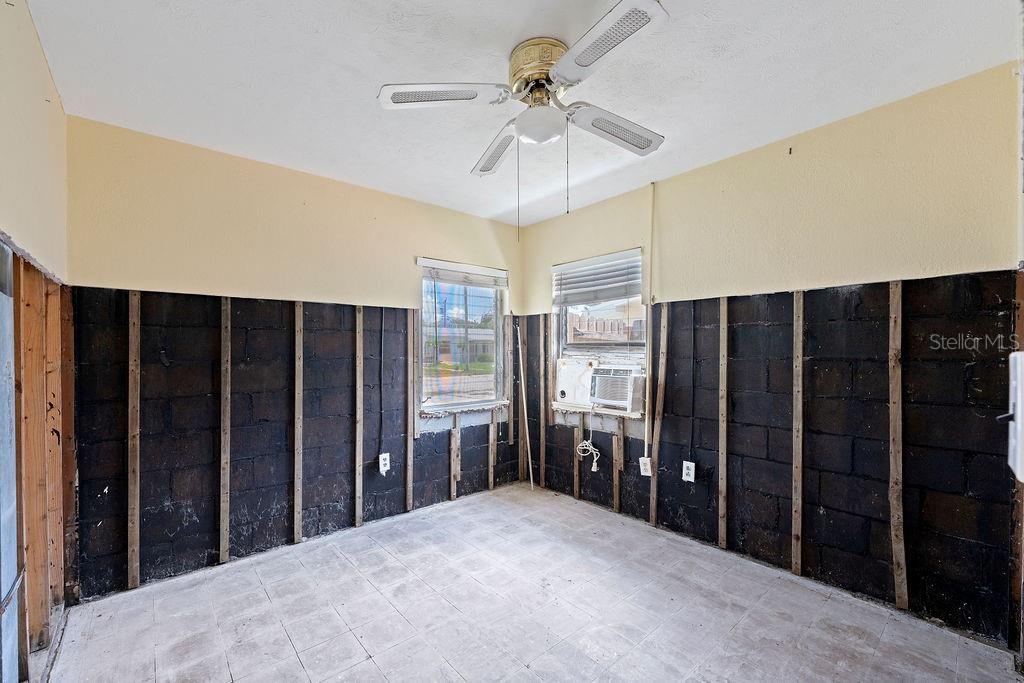 Image 15 of 50 For 14050 Miramar Avenue