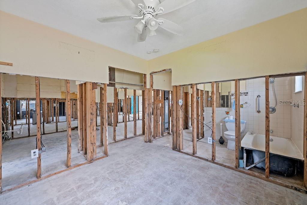 Image 16 of 50 For 14050 Miramar Avenue