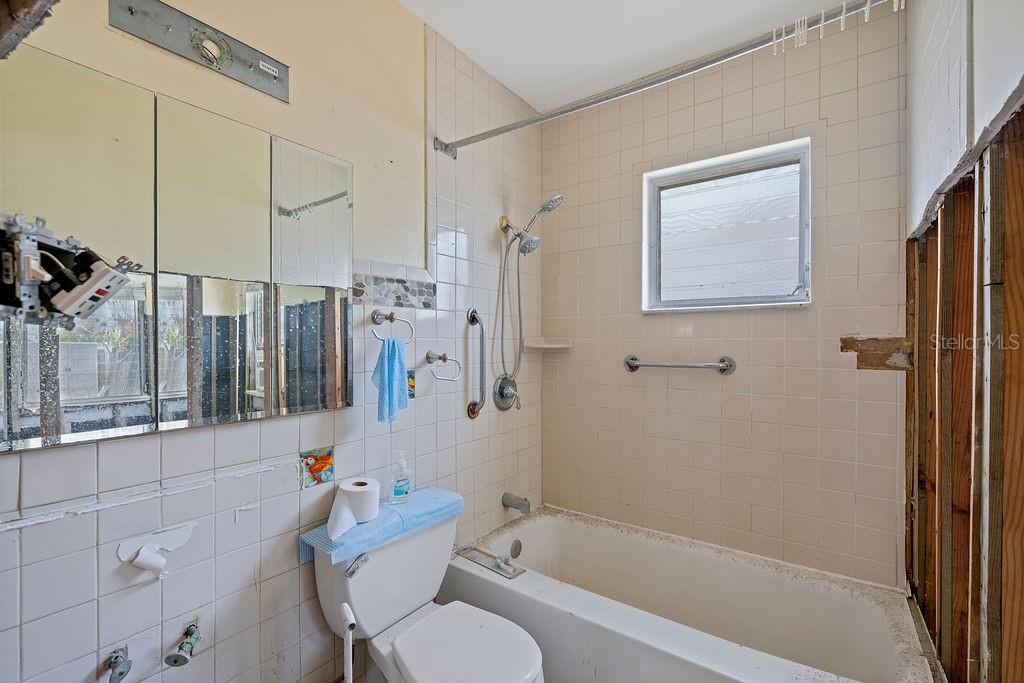 Image 17 of 50 For 14050 Miramar Avenue