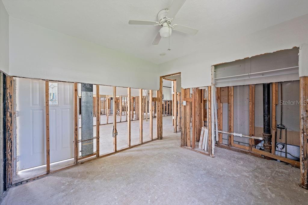 Image 20 of 50 For 14050 Miramar Avenue