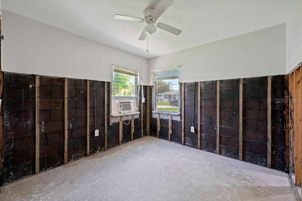 Image 21 of 50 For 14050 Miramar Avenue