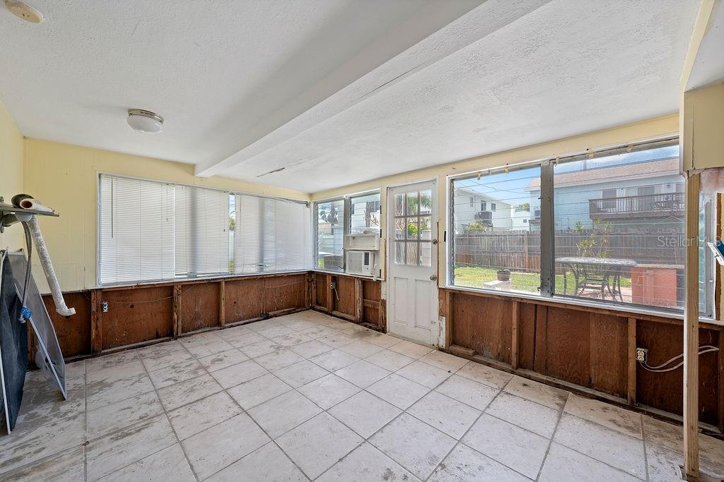 Image 31 of 50 For 14050 Miramar Avenue