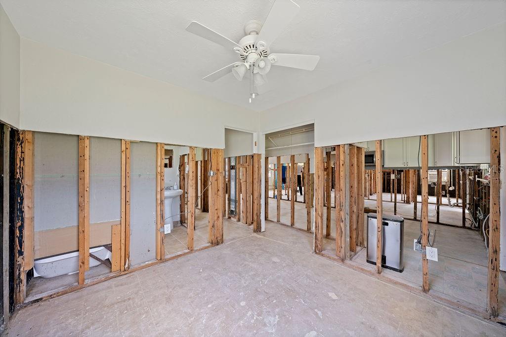 Image 33 of 50 For 14050 Miramar Avenue
