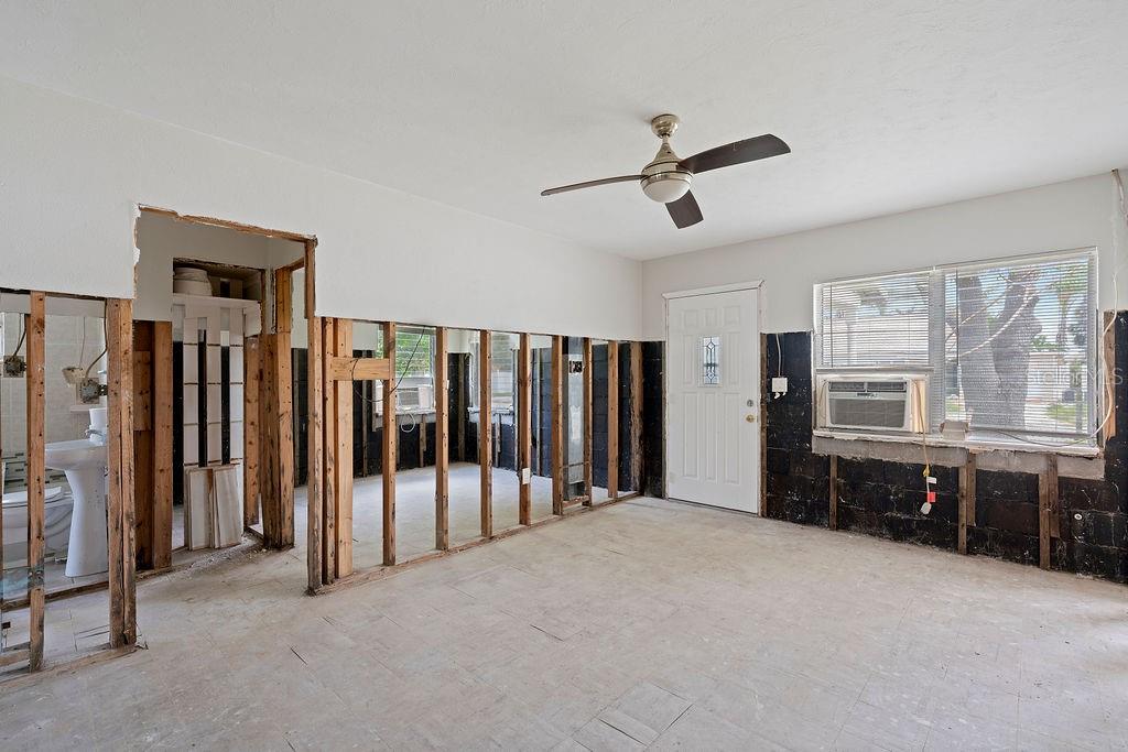 Image 36 of 50 For 14050 Miramar Avenue
