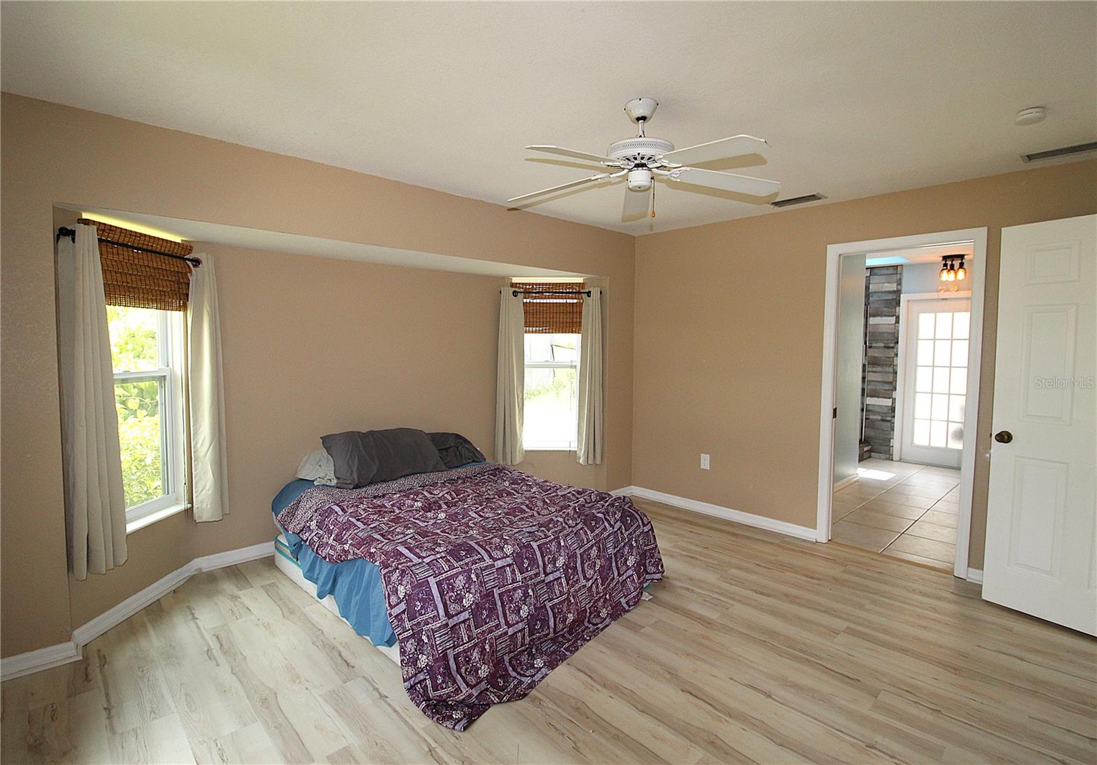 Image 12 of 25 For 9421 Fruitland Avenue