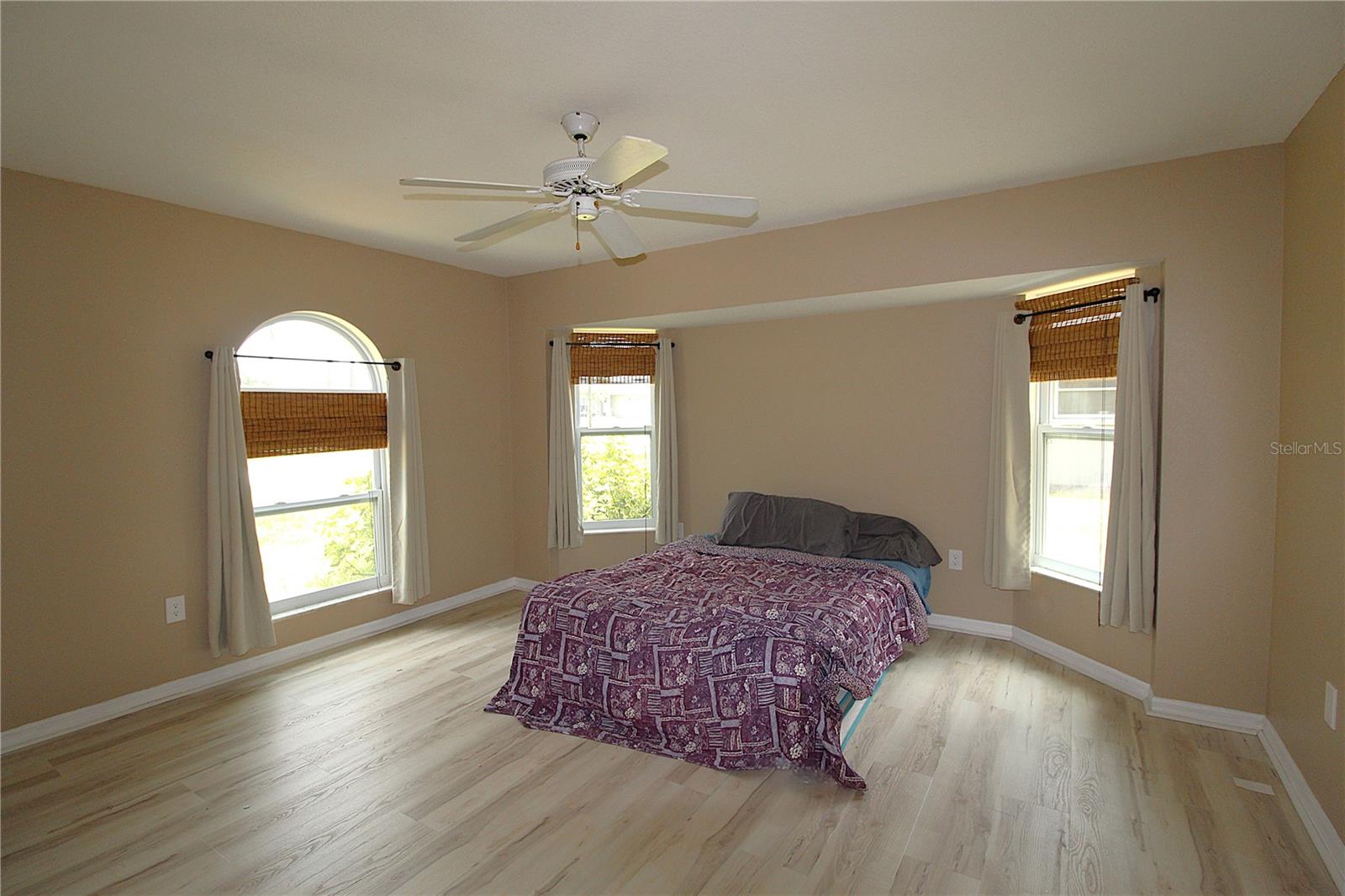 Image 13 of 25 For 9421 Fruitland Avenue