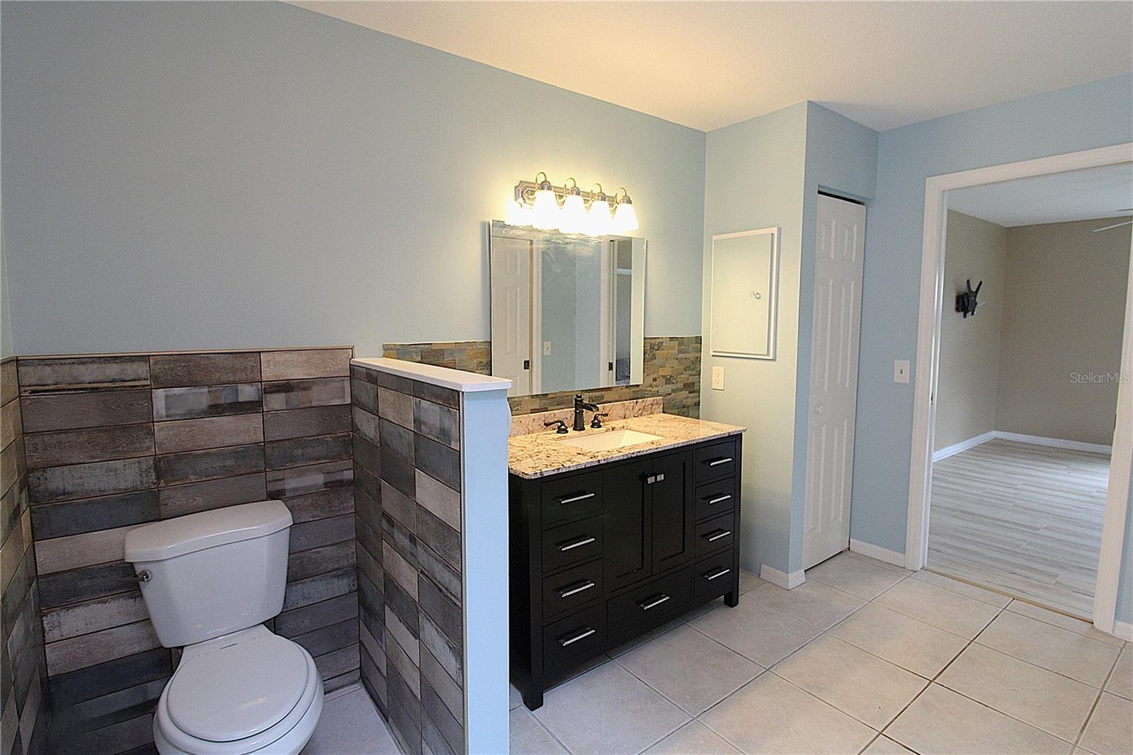 Image 14 of 25 For 9421 Fruitland Avenue
