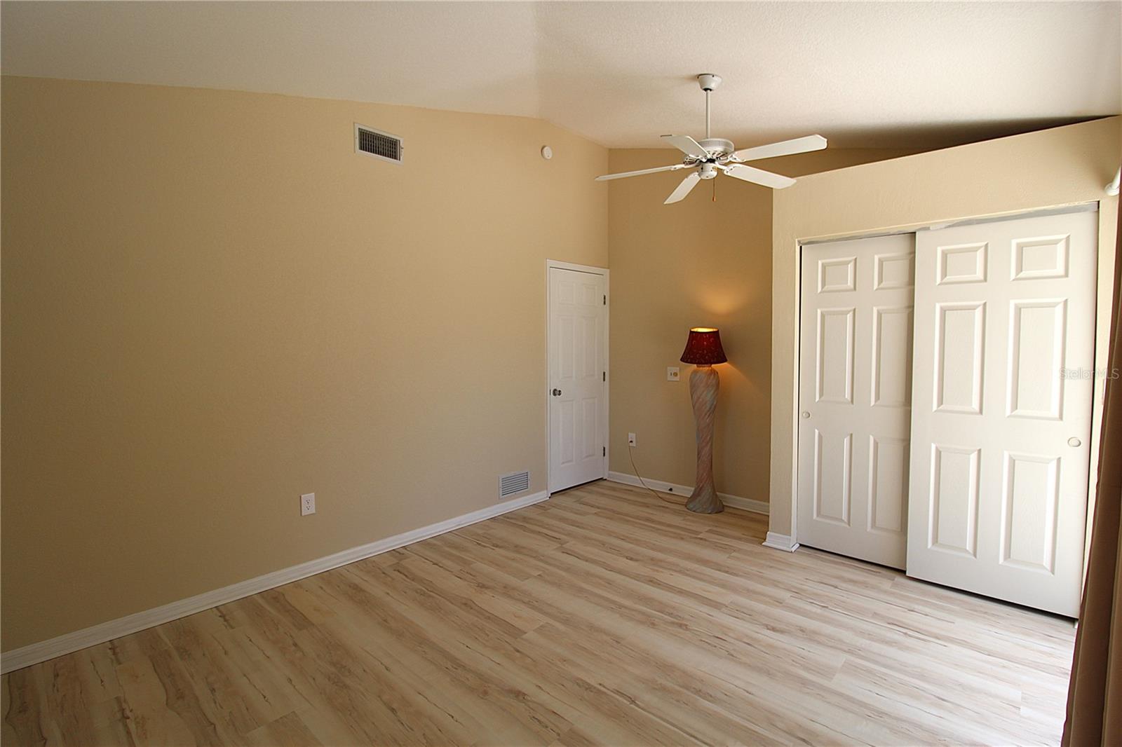 Image 18 of 25 For 9421 Fruitland Avenue