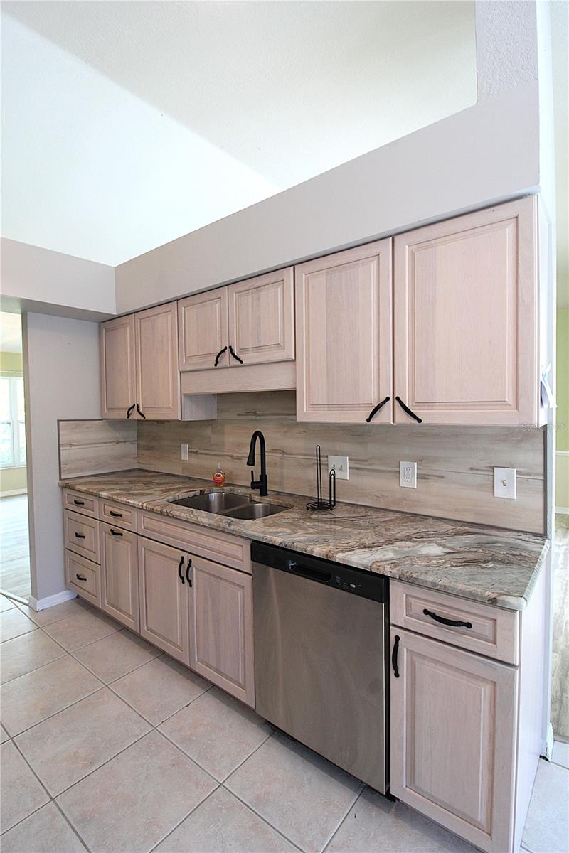 Image 4 of 25 For 9421 Fruitland Avenue