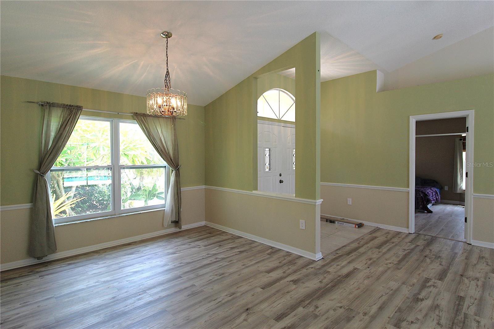 Image 6 of 25 For 9421 Fruitland Avenue