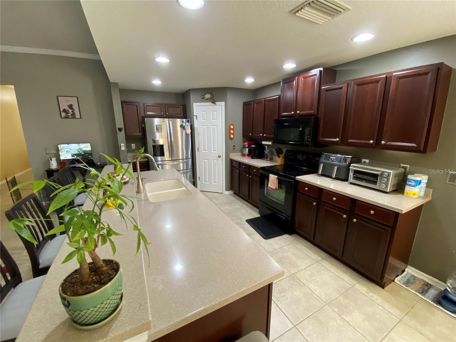 Image 11 of 39 For 6105 42nd Street Circle E