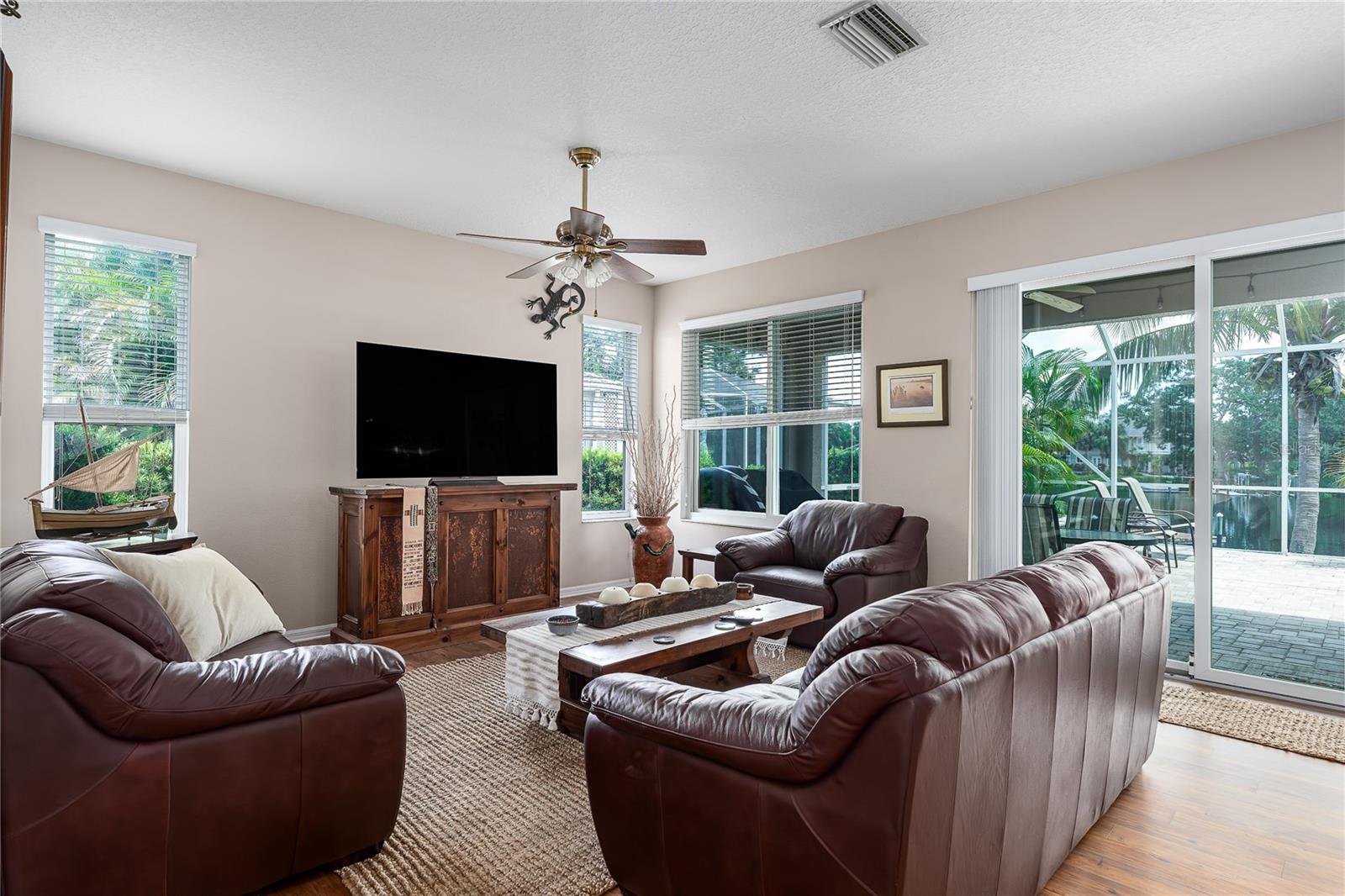 Image 11 of 57 For 144 41st Circle E